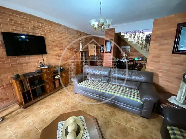 Sobrado com 160m² 4 quartos e 3 banheiros, à venda, no bairro Jardim Colonial em São Paulo