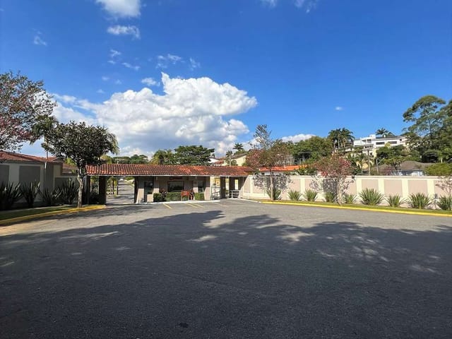 Sobrado com 345m² 4 quartos e 5 banheiros, à venda, no bairro Jardim São Paulo II em Cotia