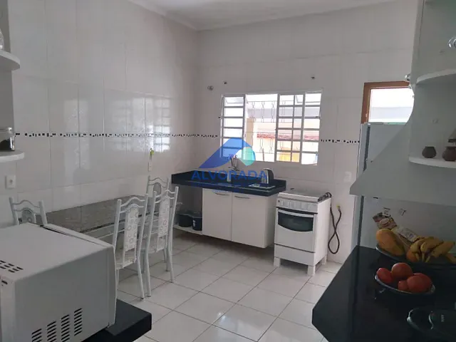 Casa com 275m² 3 quartos e 1 banheiro, à venda, no bairro Jardim das Indústrias em São José dos Campos
