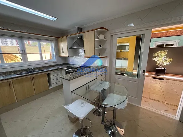 Sobrado com 360m² 3 quartos e 1 banheiro, para alugar, no bairro Jardim Aquarius em São José dos Campos