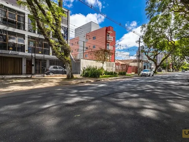 Sobrado com 120m² 2 quartos e 2 banheiros, para alugar, no bairro Cristo Rei em Curitiba