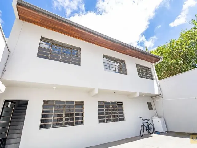 Sobrado com 120m² 2 quartos e 2 banheiros, para alugar, no bairro Cristo Rei em Curitiba