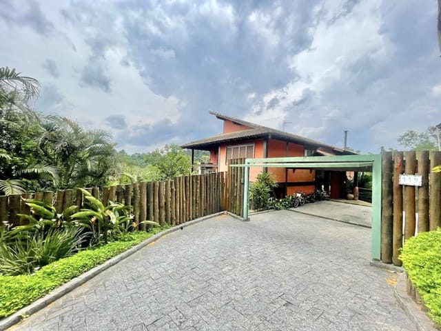 Sobrado com 1323m² 3 quartos e 3 banheiros, à venda, no bairro Recanto Inpla em Carapicuíba
