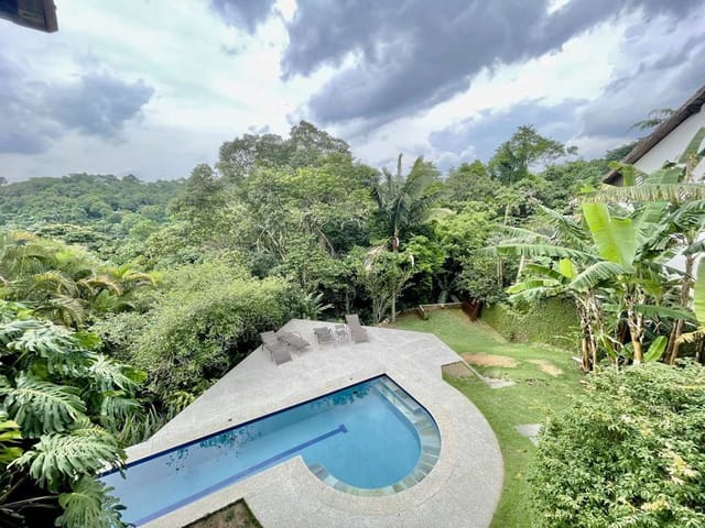 Sobrado com 1323m² 3 quartos e 3 banheiros, à venda, no bairro Recanto Inpla em Carapicuíba