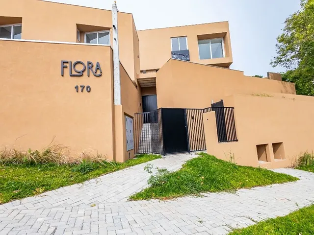 Sobrado com 120m² 3 quartos e 2 banheiros, à venda, no bairro Campo Comprido em Curitiba