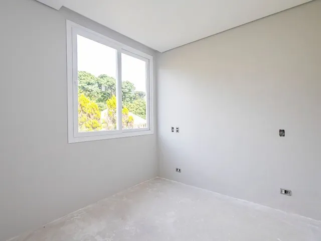 Sobrado com 120m² 3 quartos e 2 banheiros, à venda, no bairro Campo Comprido em Curitiba