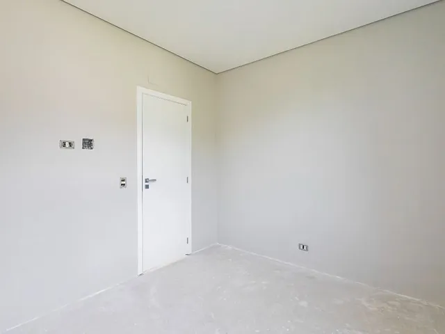 Sobrado com 120m² 3 quartos e 2 banheiros, à venda, no bairro Campo Comprido em Curitiba