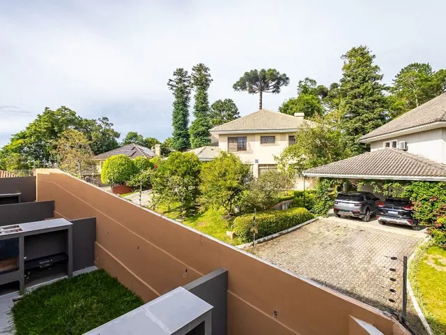 Casa com 120m² 3 quartos e 2 banheiros, à venda, no bairro Campo Comprido em Curitiba