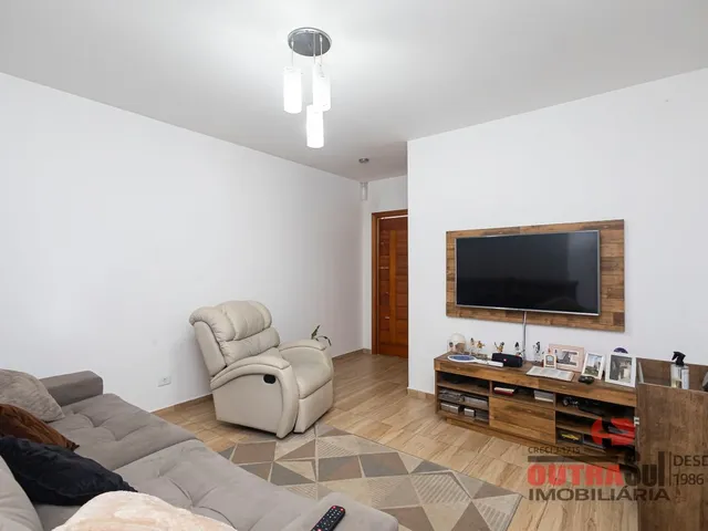 Sobrado com 480m² 4 quartos e 3 banheiros, à venda, no bairro Novo Mundo em Curitiba