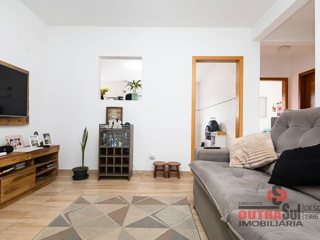 Casa com 480m² 4 quartos e 3 banheiros, à venda, no bairro Novo Mundo em Curitiba