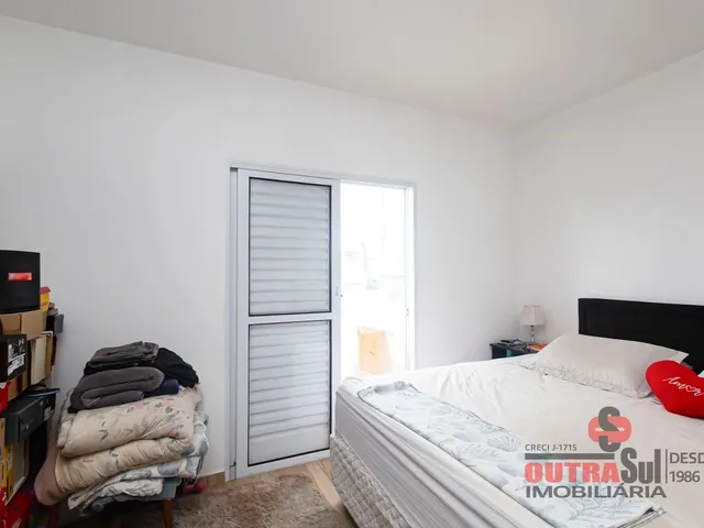 Casa com 480m² 4 quartos e 3 banheiros, à venda, no bairro Novo Mundo em Curitiba