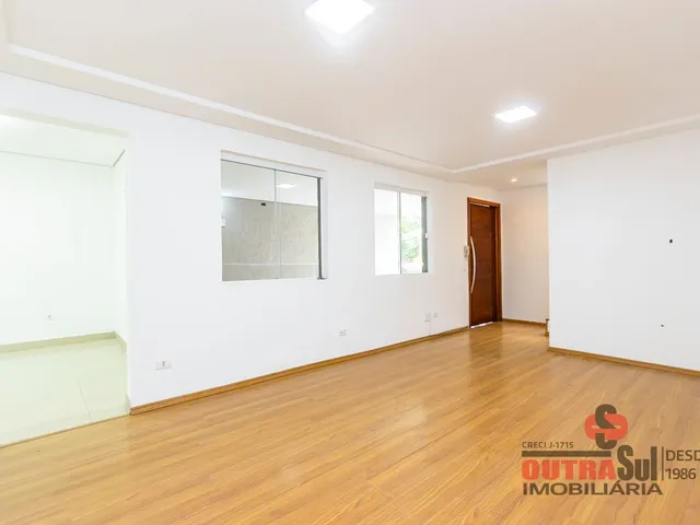 Casa 3 quartos e 2 banheiros, para alugar, no bairro Pinheirinho em Curitiba