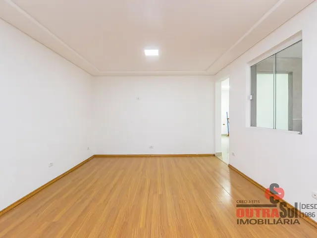 Sobrado 3 quartos e 2 banheiros, para alugar, no bairro Pinheirinho em Curitiba