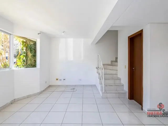 Casa com 116m² 3 quartos e 3 banheiros, para alugar, no bairro Capão Raso em Curitiba