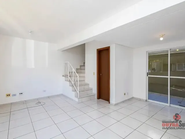 Casa com 116m² 3 quartos e 3 banheiros, para alugar, no bairro Capão Raso em Curitiba