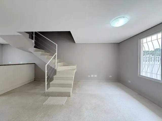 Sobrado com 80m² 3 quartos e 3 banheiros, para alugar, no bairro Santa Felicidade em Curitiba