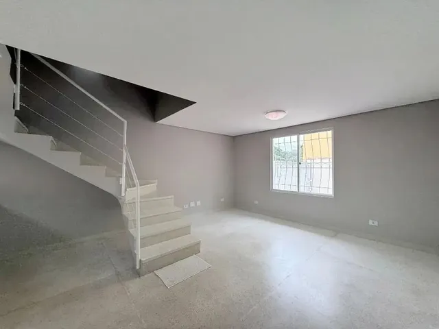 Sobrado com 80m² 3 quartos e 3 banheiros, para alugar, no bairro Santa Felicidade em Curitiba
