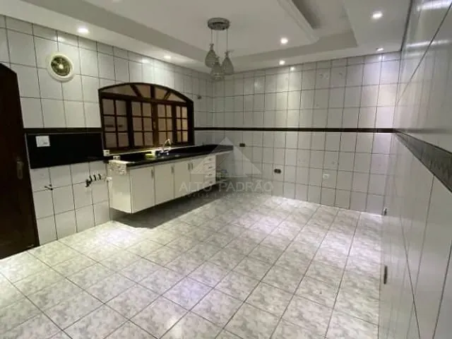 Sobrado com 125m² 4 quartos e 3 banheiros, à venda, no bairro Jardim Itapeva em Mauá