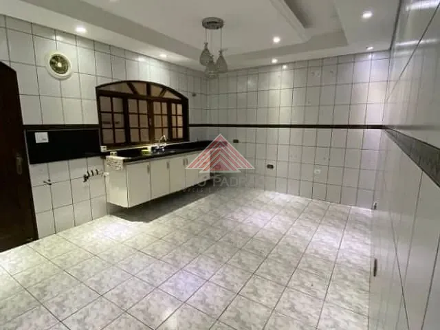 Sobrado com 125m² 4 quartos e 3 banheiros, à venda, no bairro Jardim Itapeva em Mauá