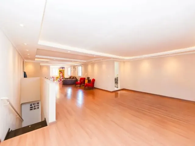 Sobrado com 214m² 3 quartos e 2 banheiros, à venda, no bairro Santa Felicidade em Curitiba
