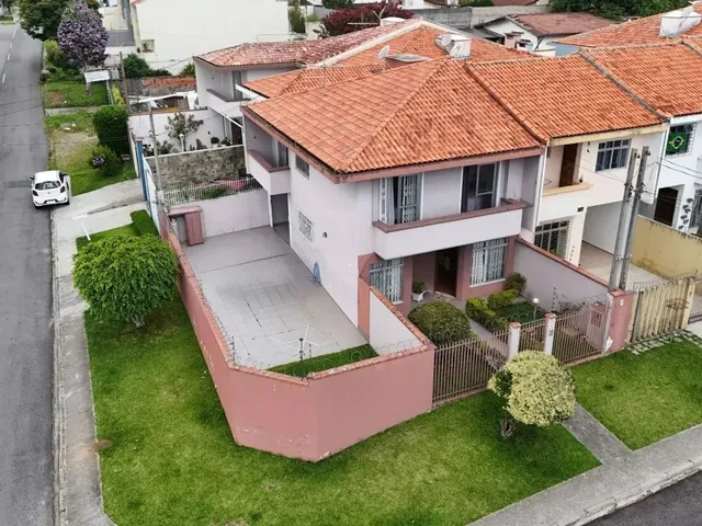 Sobrado com 177m² 4 quartos e 3 banheiros, à venda, no bairro Novo Mundo em Curitiba