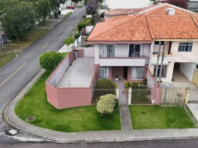 Sobrado com 177m² 4 quartos e 3 banheiros, à venda, no bairro Novo Mundo em Curitiba