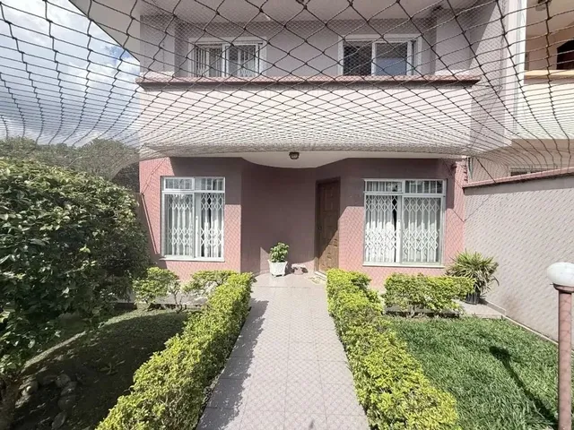 Sobrado com 177m² 4 quartos e 3 banheiros, à venda, no bairro Novo Mundo em Curitiba