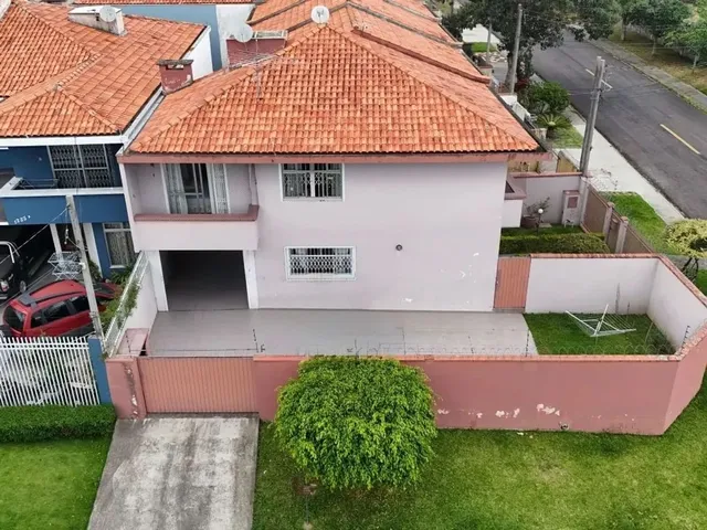 Sobrado com 177m² 4 quartos e 3 banheiros, à venda, no bairro Novo Mundo em Curitiba