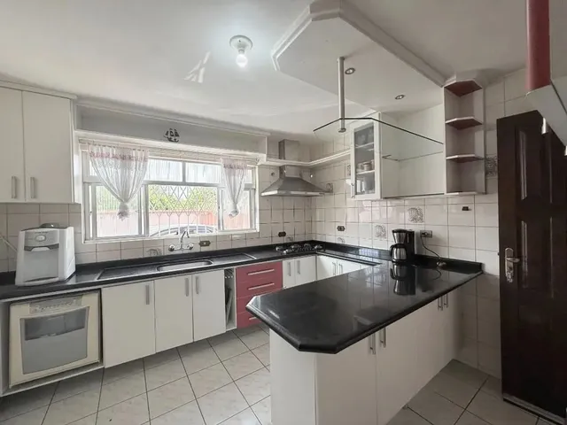 Casa com 177m² 4 quartos e 3 banheiros, à venda, no bairro Novo Mundo em Curitiba