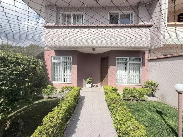 Sobrado com 177m² 4 quartos e 3 banheiros, à venda, no bairro Novo Mundo em Curitiba