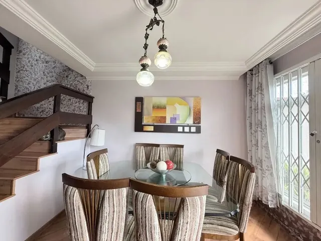 Sobrado com 177m² 4 quartos e 3 banheiros, à venda, no bairro Novo Mundo em Curitiba