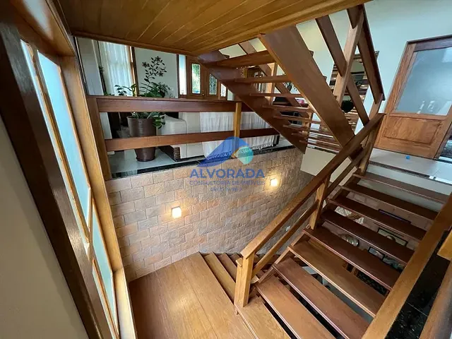 Sobrado com 451m² 4 quartos e 2 banheiros, à venda, no bairro Condomínio Residencial Monte Carlo em São José dos Campos