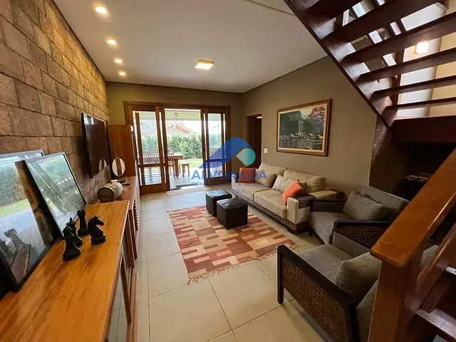Sobrado com 451m² 4 quartos e 2 banheiros, à venda, no bairro Condomínio Residencial Monte Carlo em São José dos Campos