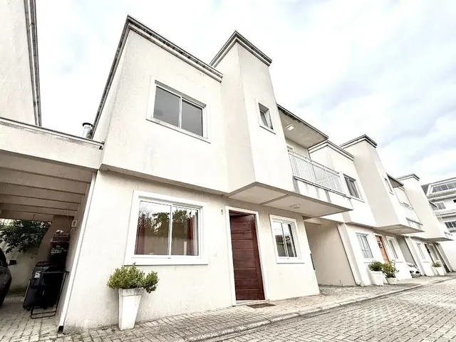 Sobrado com 119m² 3 quartos e 2 banheiros, à venda, no bairro Capão Raso em Curitiba