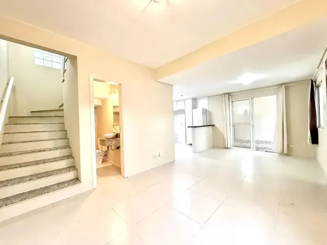 Sobrado com 119m² 3 quartos e 2 banheiros, à venda, no bairro Capão Raso em Curitiba