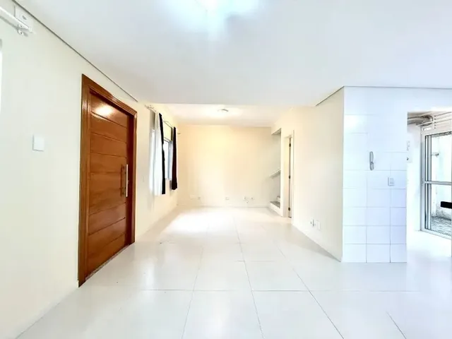 Sobrado com 119m² 3 quartos e 2 banheiros, à venda, no bairro Capão Raso em Curitiba