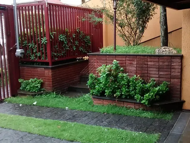 Sobrado com 400m² 4 quartos e 1 banheiro, à venda, no bairro Vila Assis Brasil em Mauá