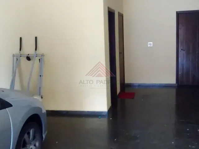 Sobrado com 400m² 4 quartos e 1 banheiro, à venda, no bairro Vila Assis Brasil em Mauá