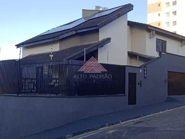Sobrado com 250m² 3 quartos e 2 banheiros, à venda, no bairro Vila Guarani em Mauá