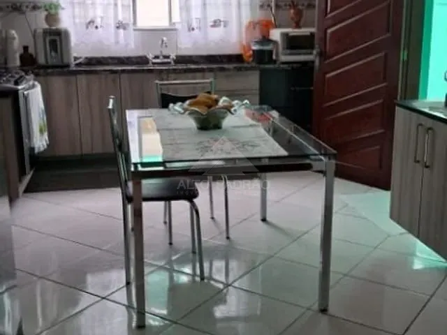 Sobrado com 129m² 3 quartos e 1 banheiro, à venda, no bairro Jardim Aracy em Mauá