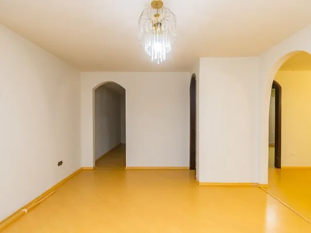 Casa com 280m² 3 quartos e 3 banheiros, para alugar, no bairro Tarumã em Curitiba