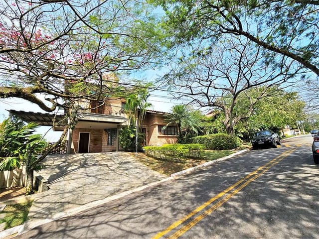 Sobrado com 680m² 4 quartos e 5 banheiros, à venda, no bairro Nova Higienópolis em Jandira