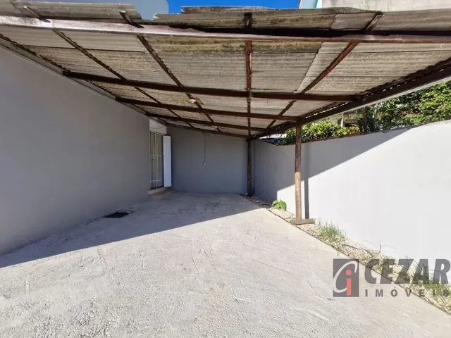 Casa com 500m² 3 quartos e 1 banheiro, para alugar, no bairro Bairro Alto em Curitiba