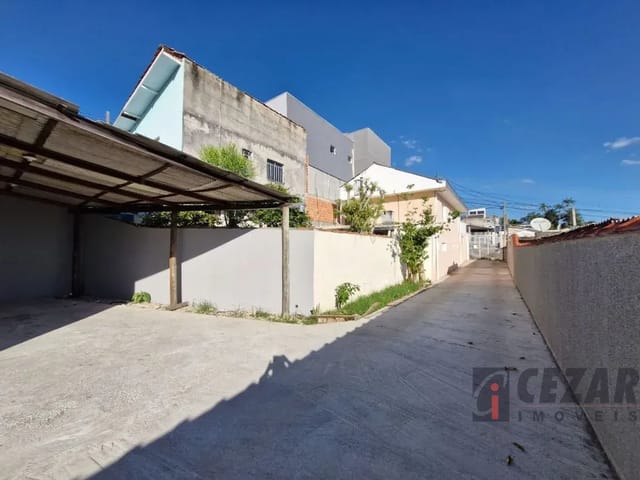 Sobrado com 500m² 3 quartos e 1 banheiro, para alugar, no bairro Bairro Alto em Curitiba