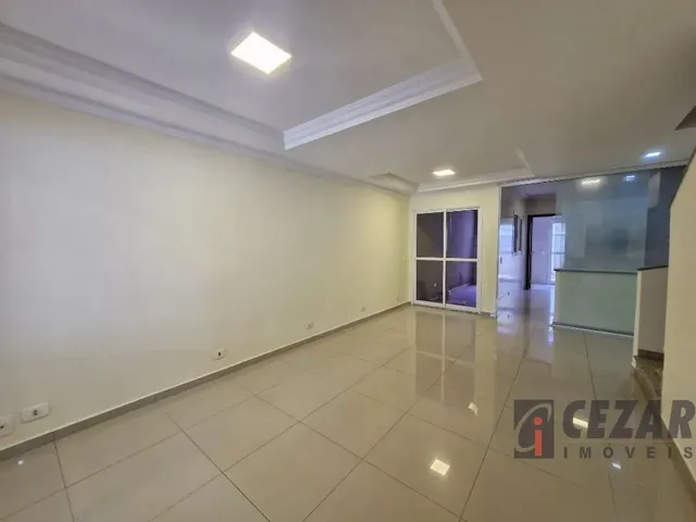 Casa com 120m² 3 quartos e 1 banheiro, para alugar, no bairro Santa Cândida em Curitiba