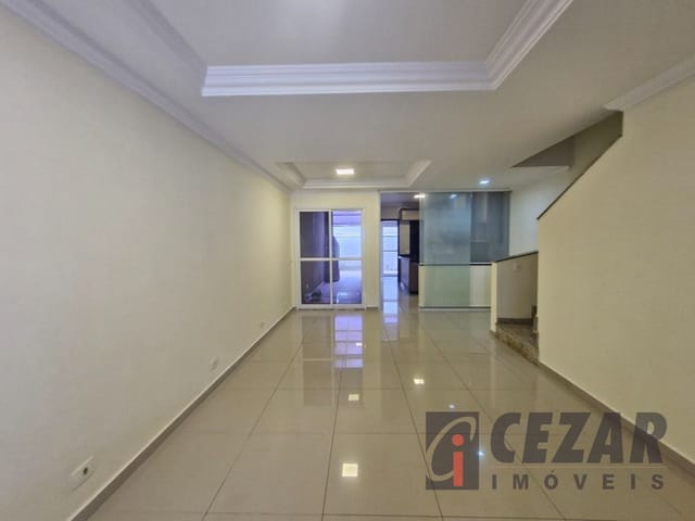 Sobrado com 120m² 3 quartos e 1 banheiro, para alugar, no bairro Santa Cândida em Curitiba