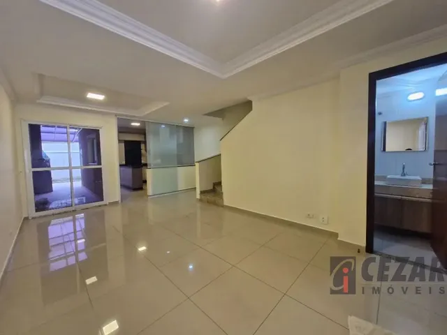 Casa com 120m² 3 quartos e 1 banheiro, para alugar, no bairro Santa Cândida em Curitiba