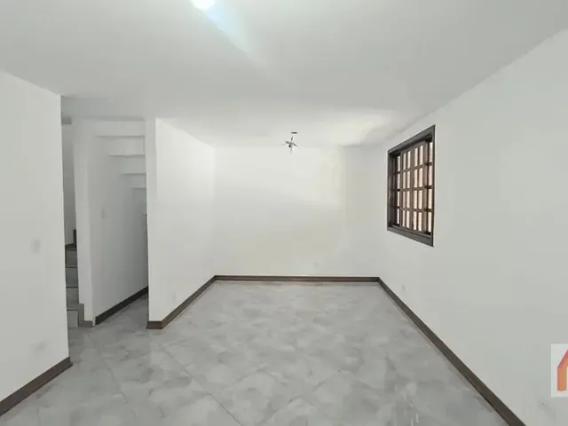 Sobrado com 122m² 3 quartos e 1 banheiro, à venda, no bairro Boqueirão em Curitiba
