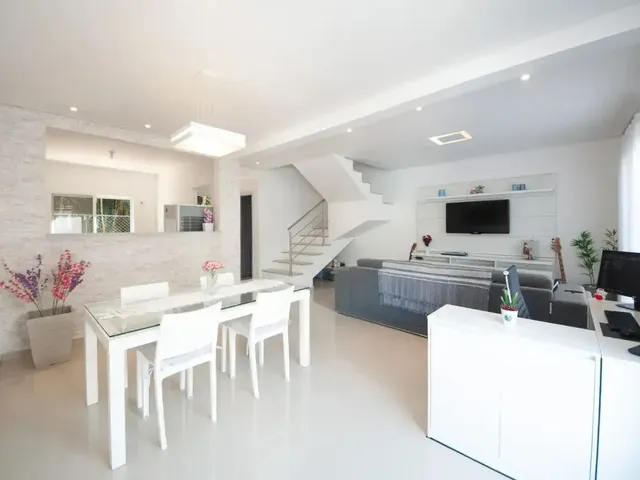 Casa 3 quartos e 3 banheiros, à venda, no bairro Abranches em Curitiba