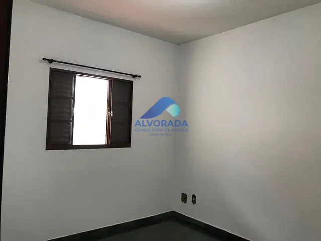 Sobrado 3 quartos e 2 banheiros, para alugar, no bairro Jardim das Indústrias em São José dos Campos